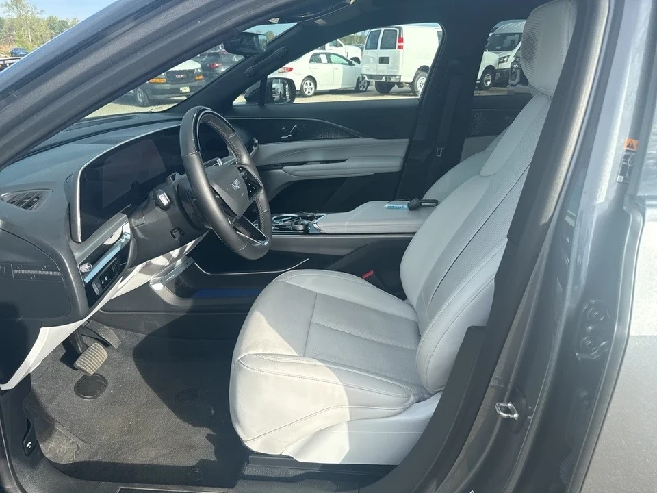 2023 Cadillac Lyriq - Image 5 of 12