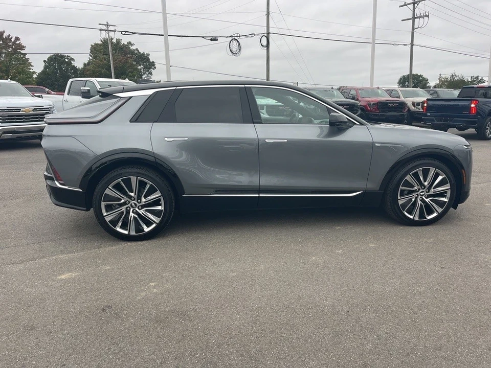 2023 Cadillac Lyriq - Image 12 of 12