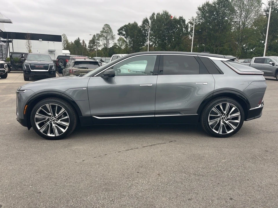 2023 Cadillac Lyriq - Image 9 of 12