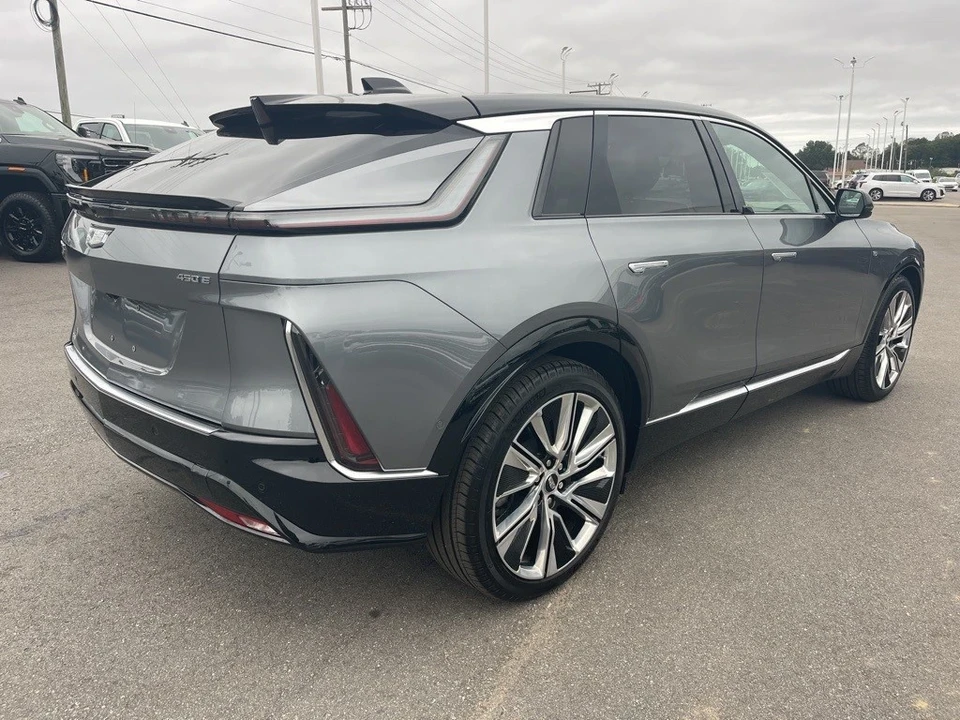 2023 Cadillac Lyriq - Image 11 of 12