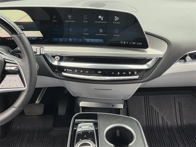 2023 Cadillac Lyriq - Image 17 of 21