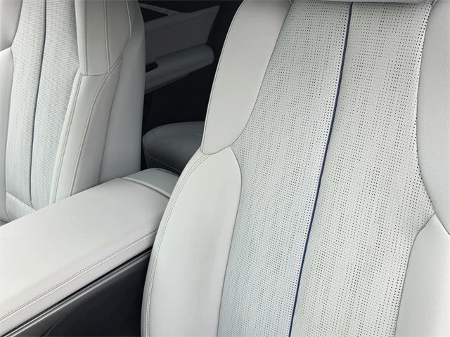 2023 Cadillac Lyriq - Image 16 of 21