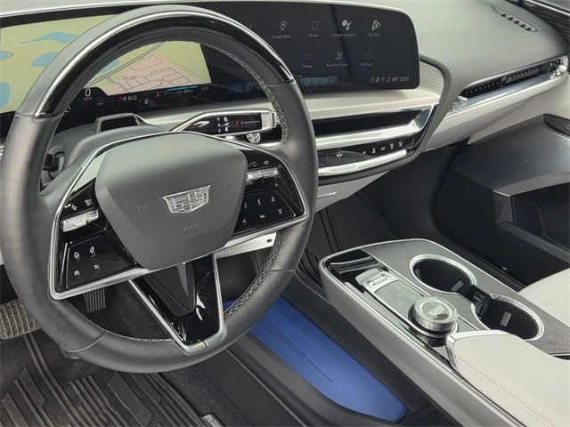 2023 Cadillac Lyriq - Image 15 of 21