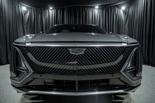 2023 Cadillac Lyriq - Image 2 of 21