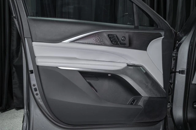 2023 Cadillac Lyriq - Image 9 of 21