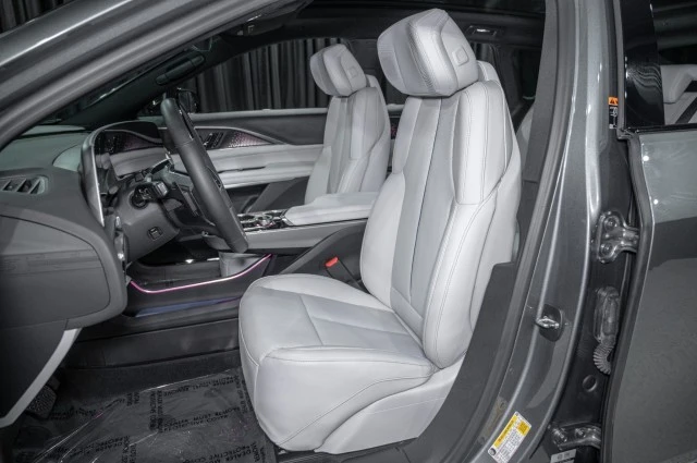 2023 Cadillac Lyriq - Image 10 of 21