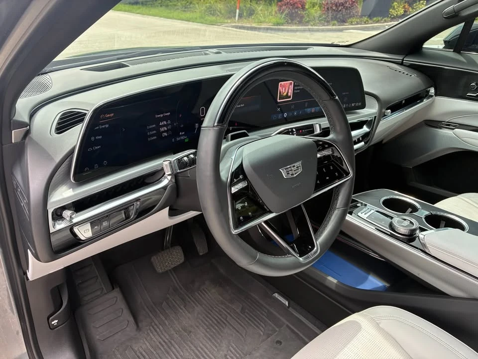 2023 Cadillac Lyriq - Image 16 of 19