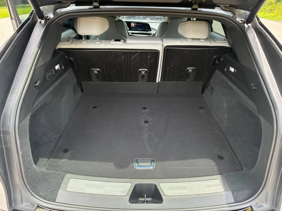 2023 Cadillac Lyriq - Image 9 of 19