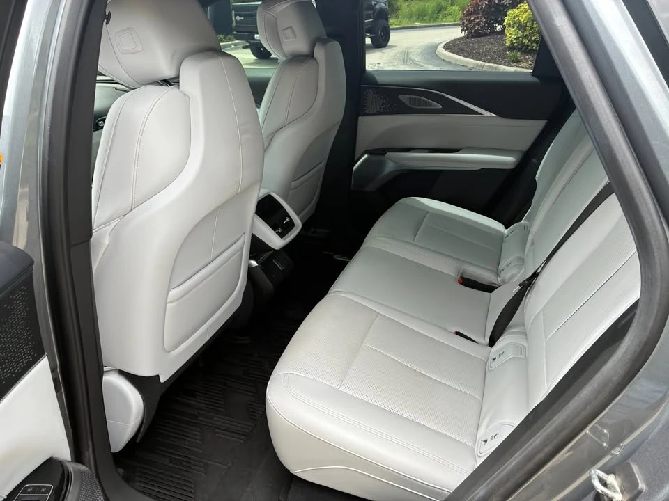 2023 Cadillac Lyriq - Image 10 of 19