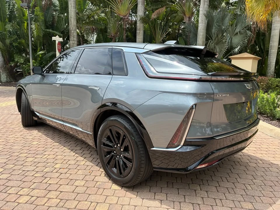 2023 Cadillac Lyriq - Image 2 of 19
