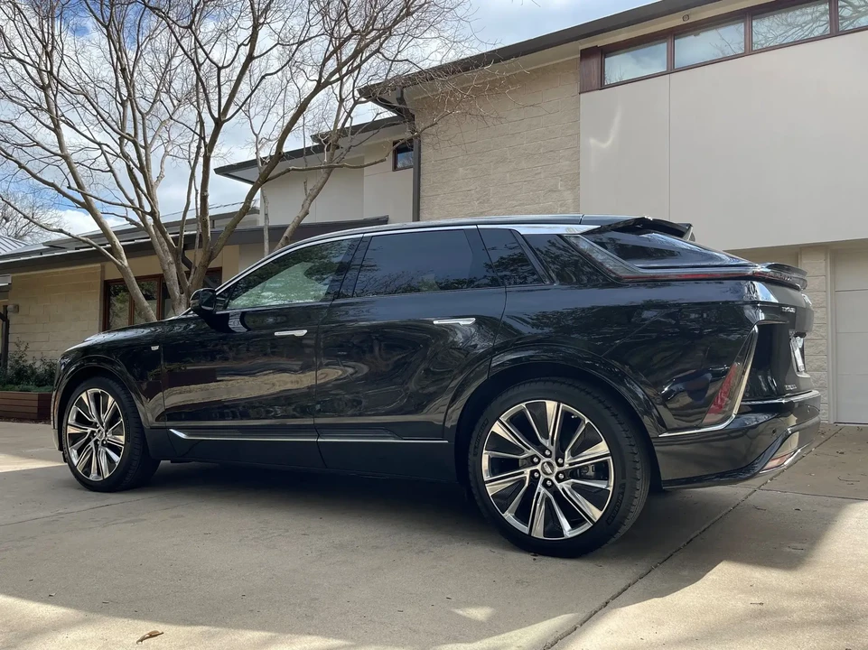 2023 Cadillac Lyriq - Image 2 of 6