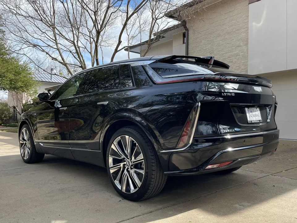2023 Cadillac Lyriq - Image 5 of 6