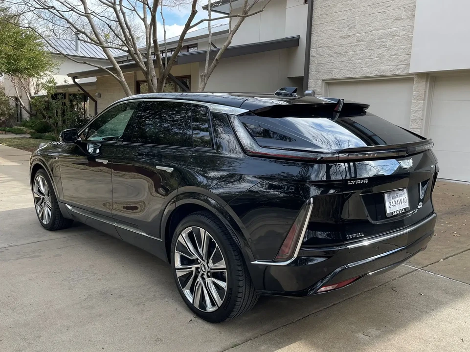 2023 Cadillac Lyriq - Image 4 of 6