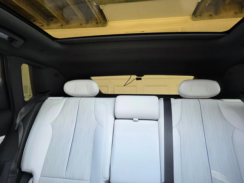2023 Cadillac Lyriq - Image 30 of 31