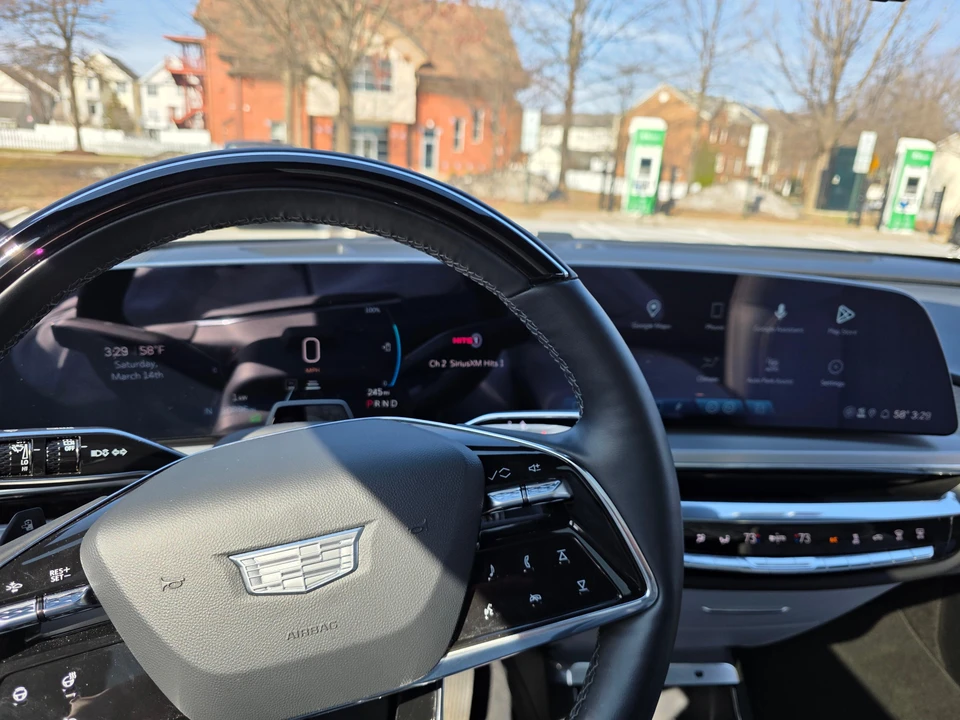 2023 Cadillac Lyriq - Image 31 of 31