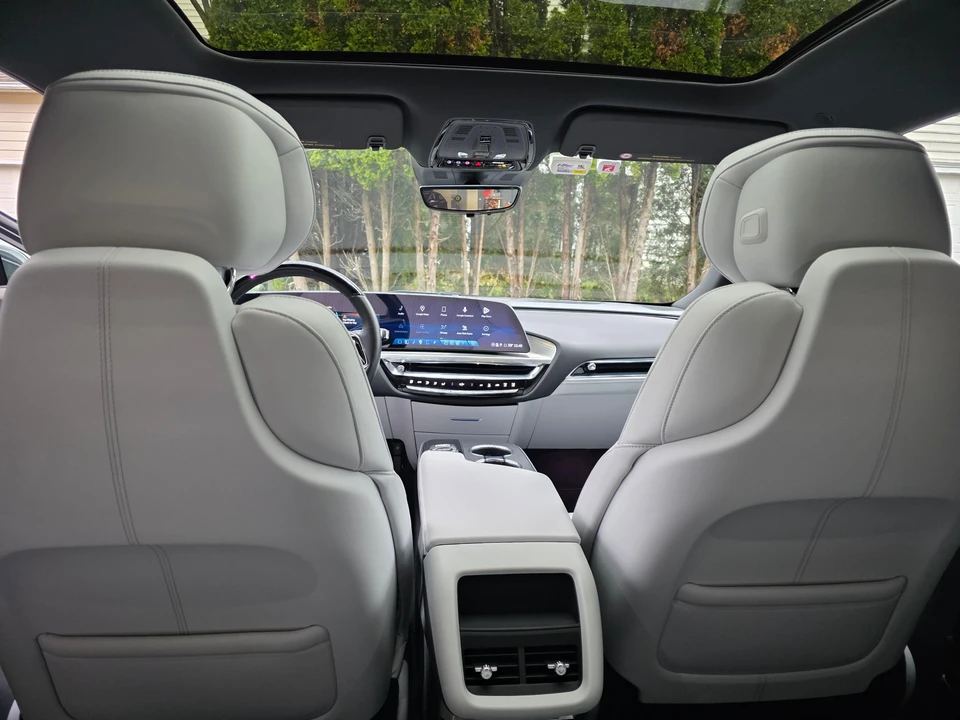 2023 Cadillac Lyriq - Image 27 of 31
