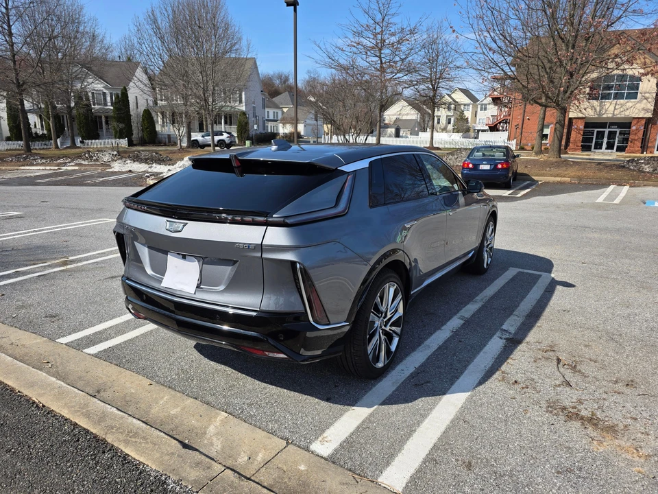 2023 Cadillac Lyriq - Image 8 of 31