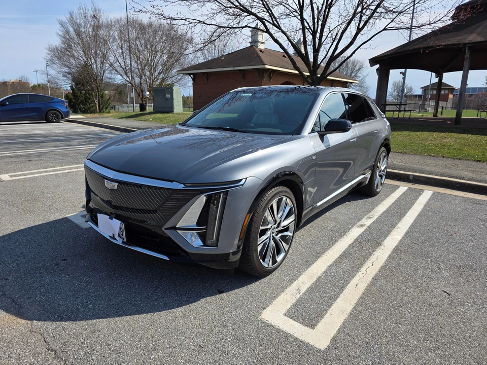 2023 Cadillac Lyriq - Image 6 of 31