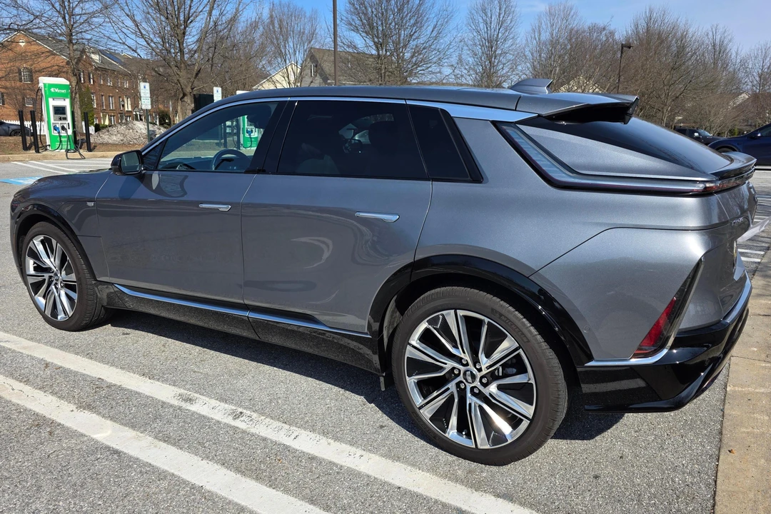 2023 Cadillac Lyriq - Image 4 of 31
