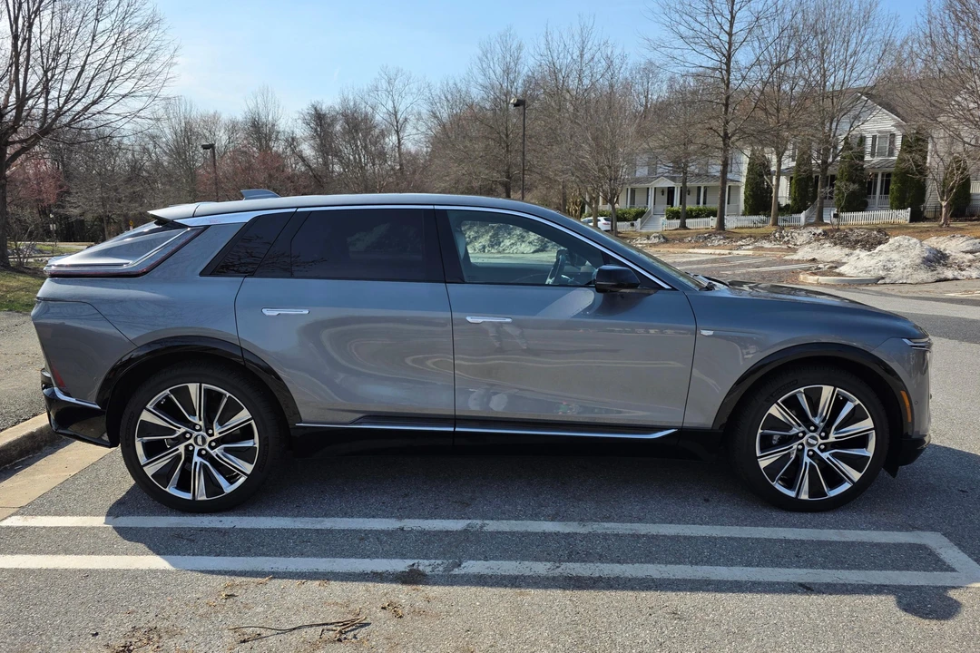 2023 Cadillac Lyriq - Image 3 of 31