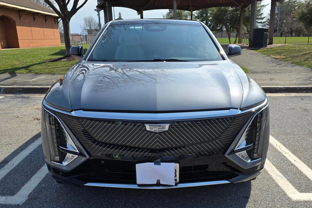 2023 Cadillac Lyriq - Image 2 of 31