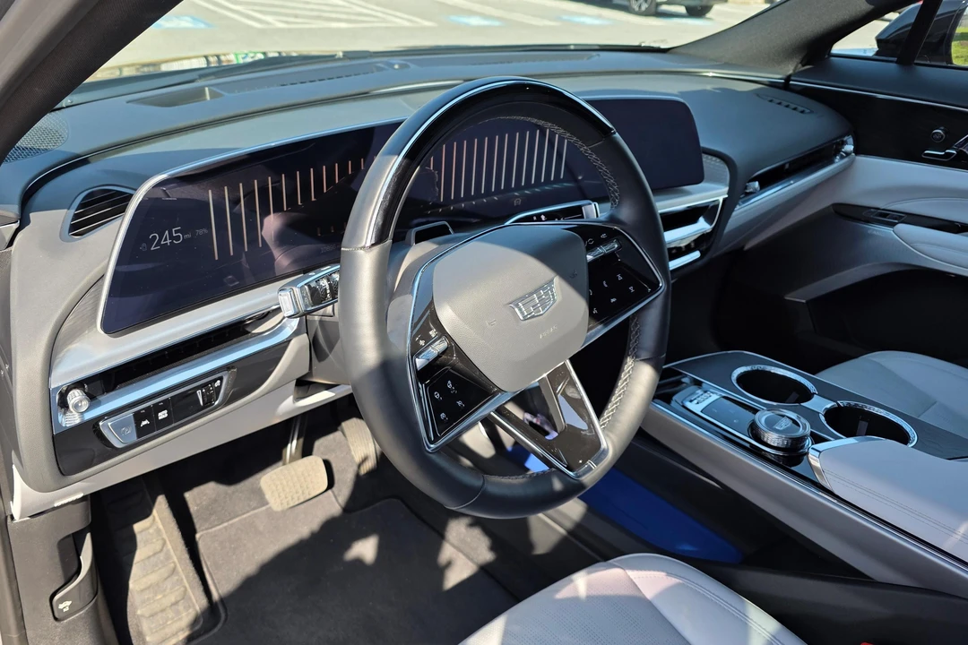 2023 Cadillac Lyriq - Image 21 of 31
