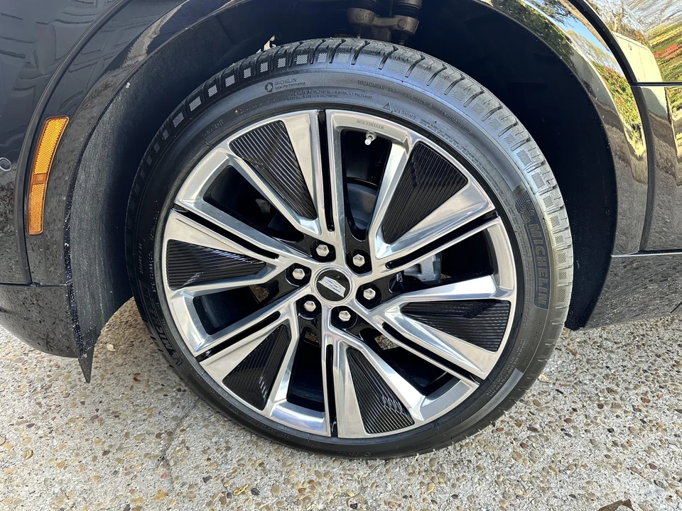 2023 Cadillac Lyriq - Image 22 of 31