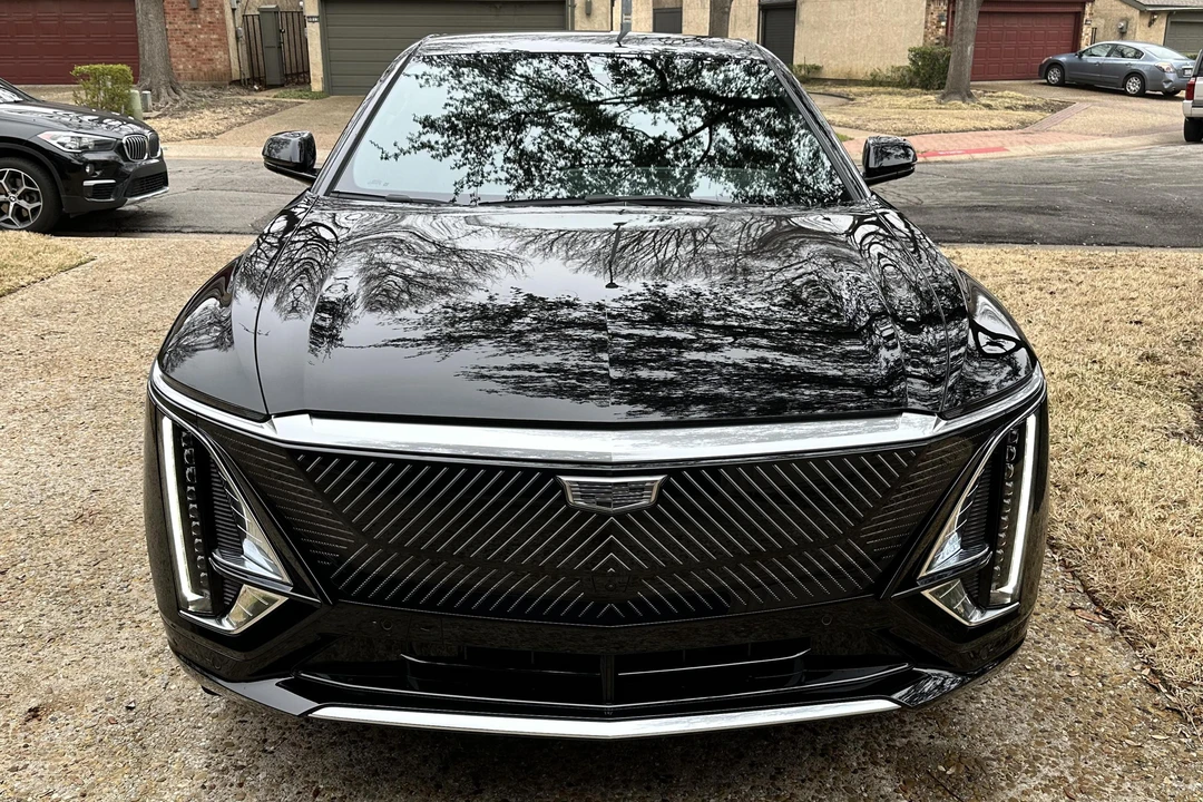 2023 Cadillac Lyriq - Image 2 of 31