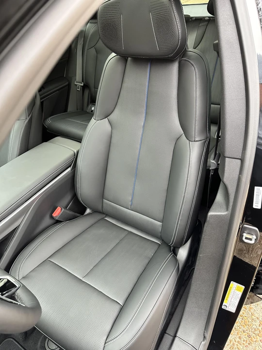 2023 Cadillac Lyriq - Image 30 of 31