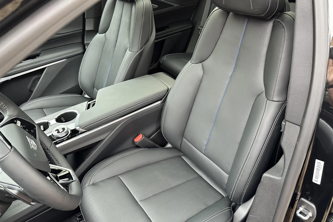 2023 Cadillac Lyriq - Image 27 of 31