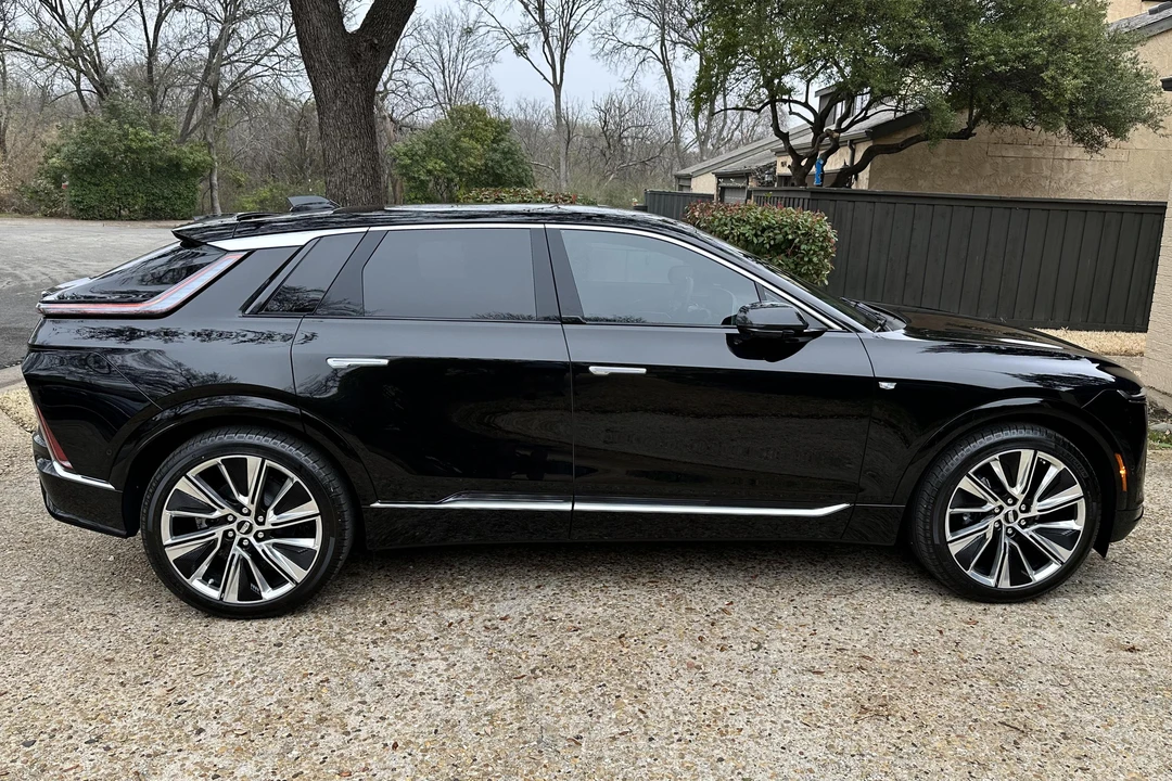 2023 Cadillac Lyriq - Image 3 of 31