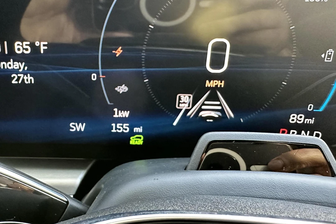 2023 Cadillac Lyriq - Image 29 of 31