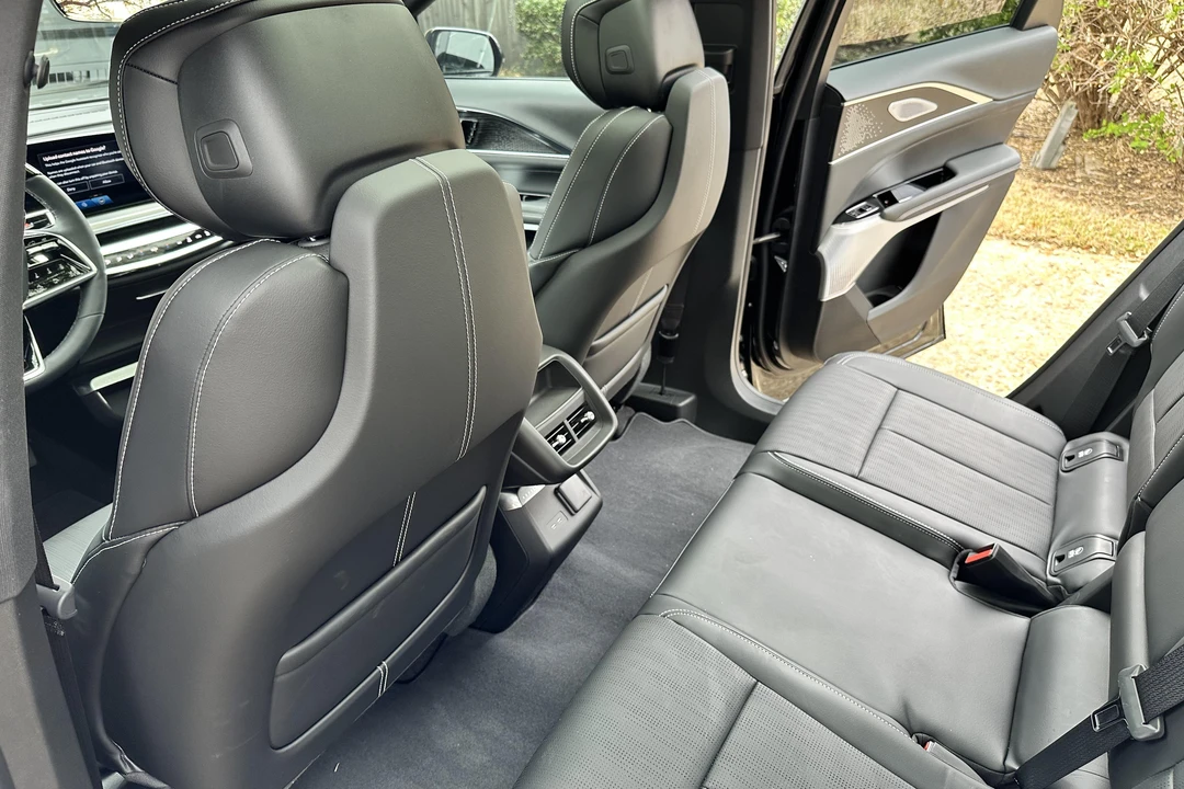 2023 Cadillac Lyriq - Image 28 of 31