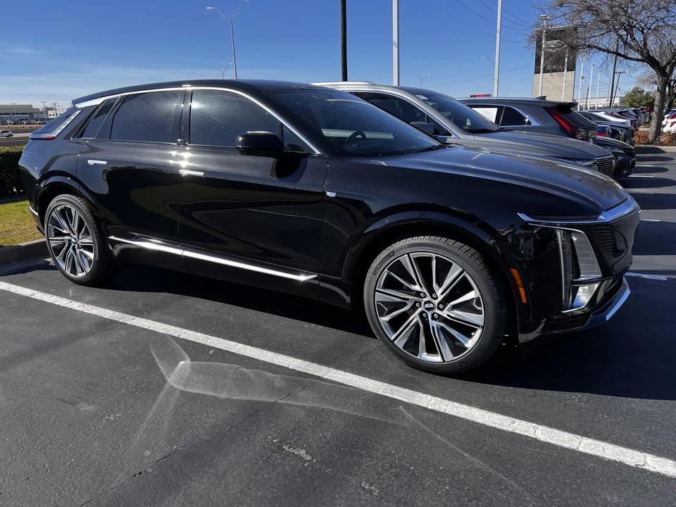 2023 Cadillac Lyriq - Image 16 of 31