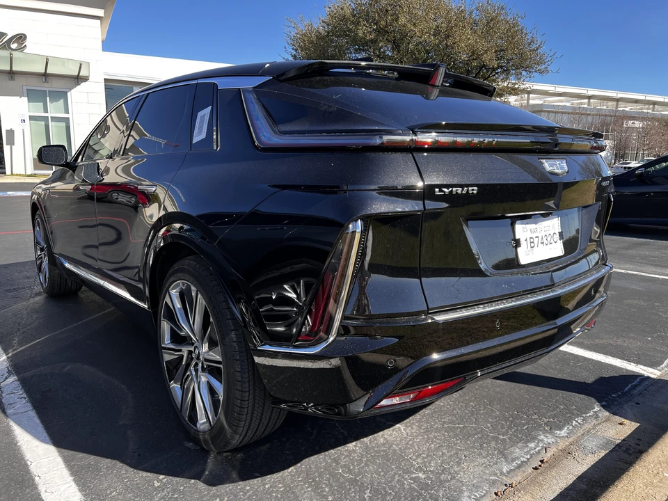 2023 Cadillac Lyriq - Image 10 of 31