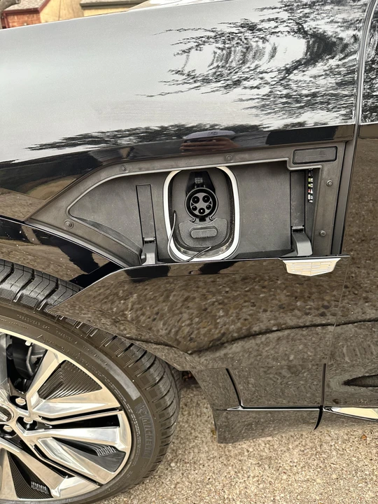 2023 Cadillac Lyriq - Image 21 of 31