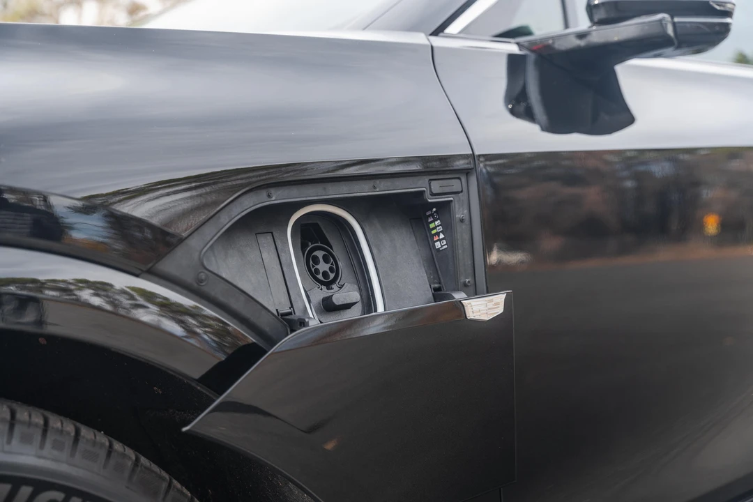 2023 Cadillac Lyriq - Image 18 of 31