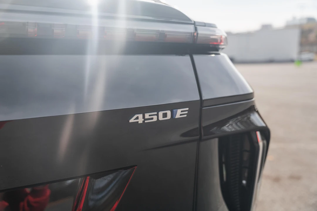 2023 Cadillac Lyriq - Image 22 of 31