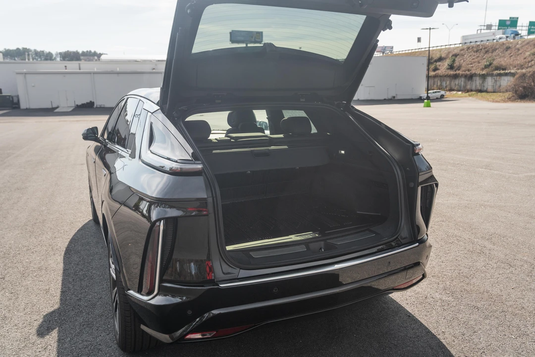 2023 Cadillac Lyriq - Image 12 of 31