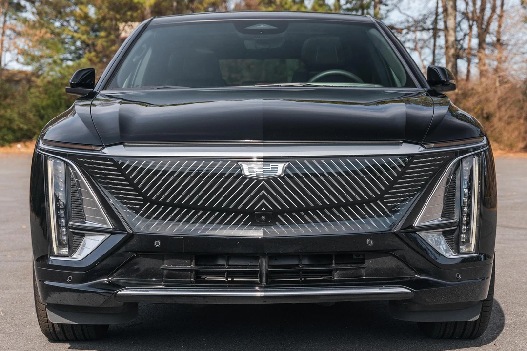 2023 Cadillac Lyriq - Image 2 of 31