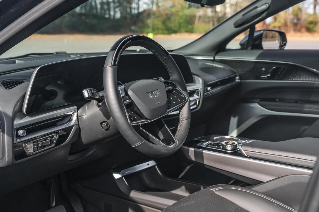 2023 Cadillac Lyriq - Image 27 of 31