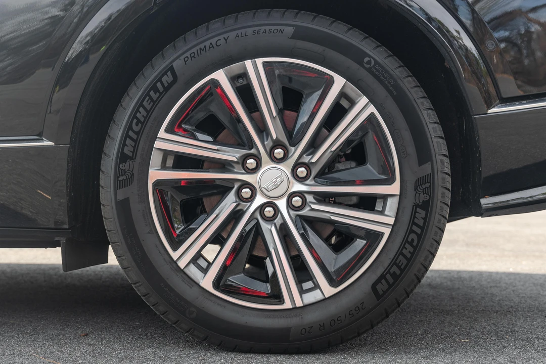 2023 Cadillac Lyriq - Image 24 of 31