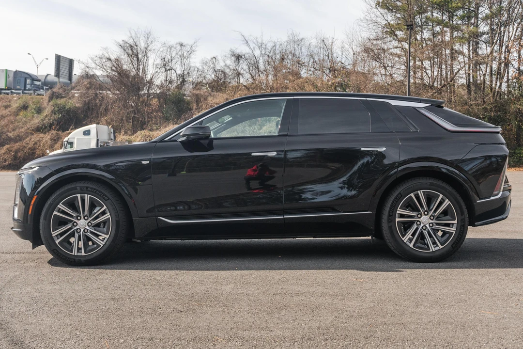 2023 Cadillac Lyriq - Image 3 of 31