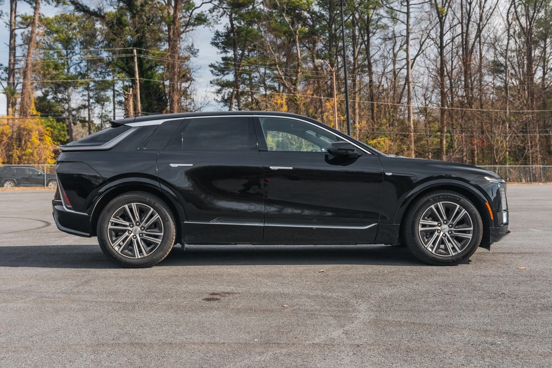 2023 Cadillac Lyriq - Image 10 of 31