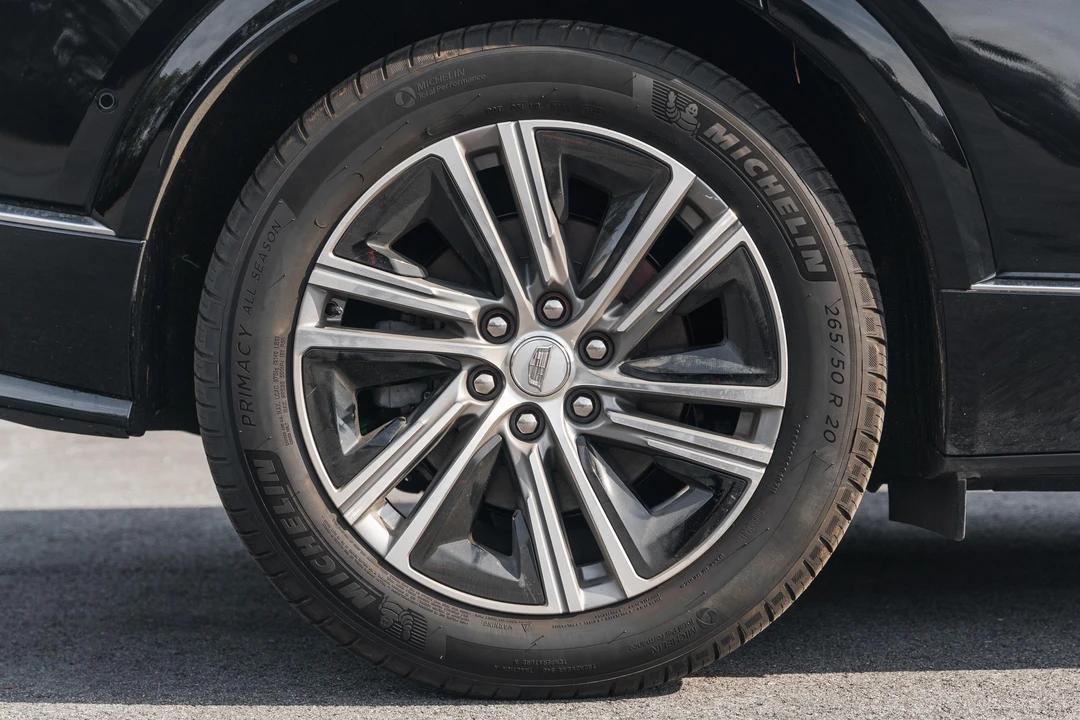 2023 Cadillac Lyriq - Image 25 of 31