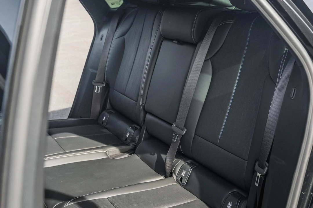 2023 Cadillac Lyriq - Image 29 of 31
