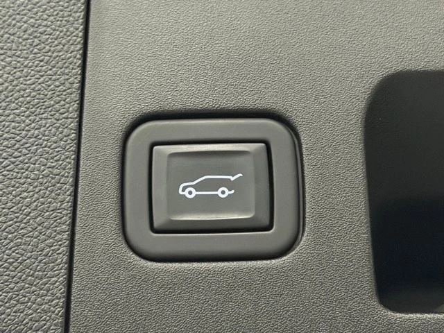 2023 Cadillac XT4 - Image 16 of 21