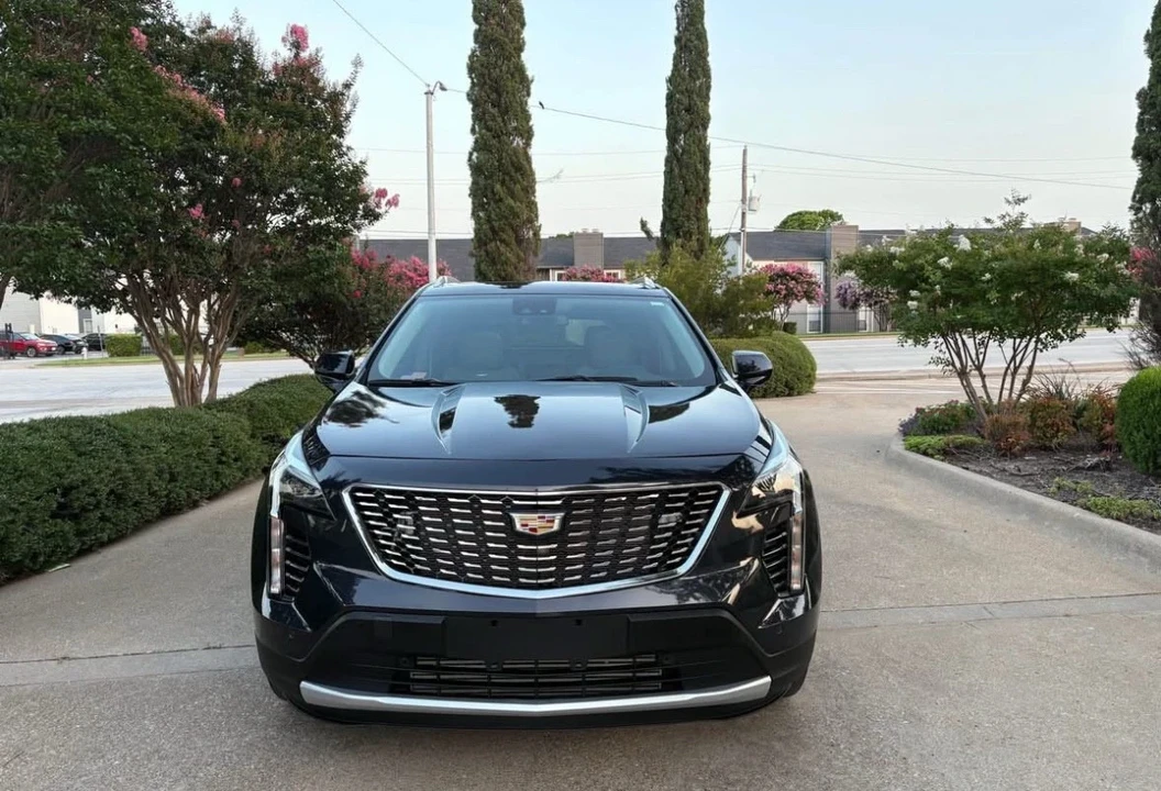 2023 Cadillac XT4 - Image 2 of 12