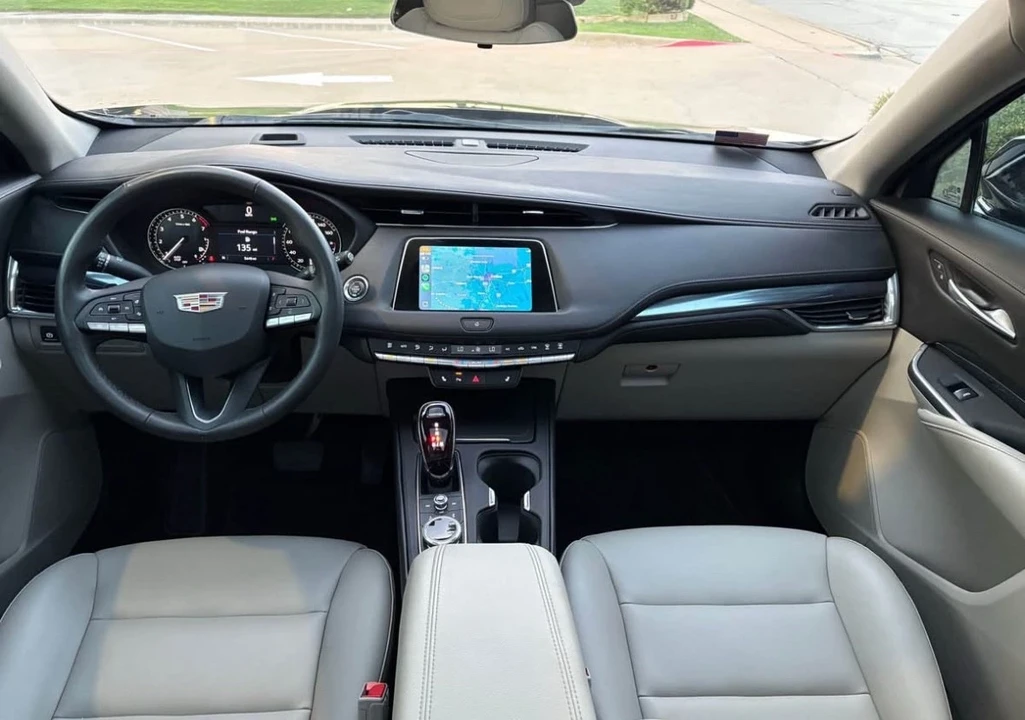 2023 Cadillac XT4 - Image 8 of 12
