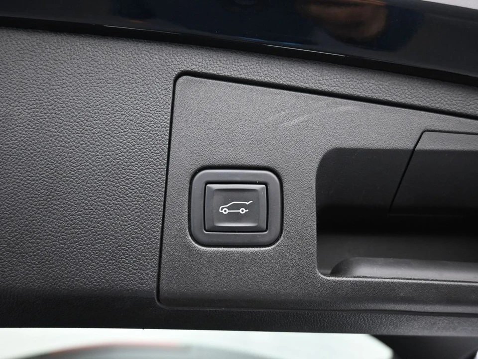 2023 Cadillac XT4 - Image 23 of 31